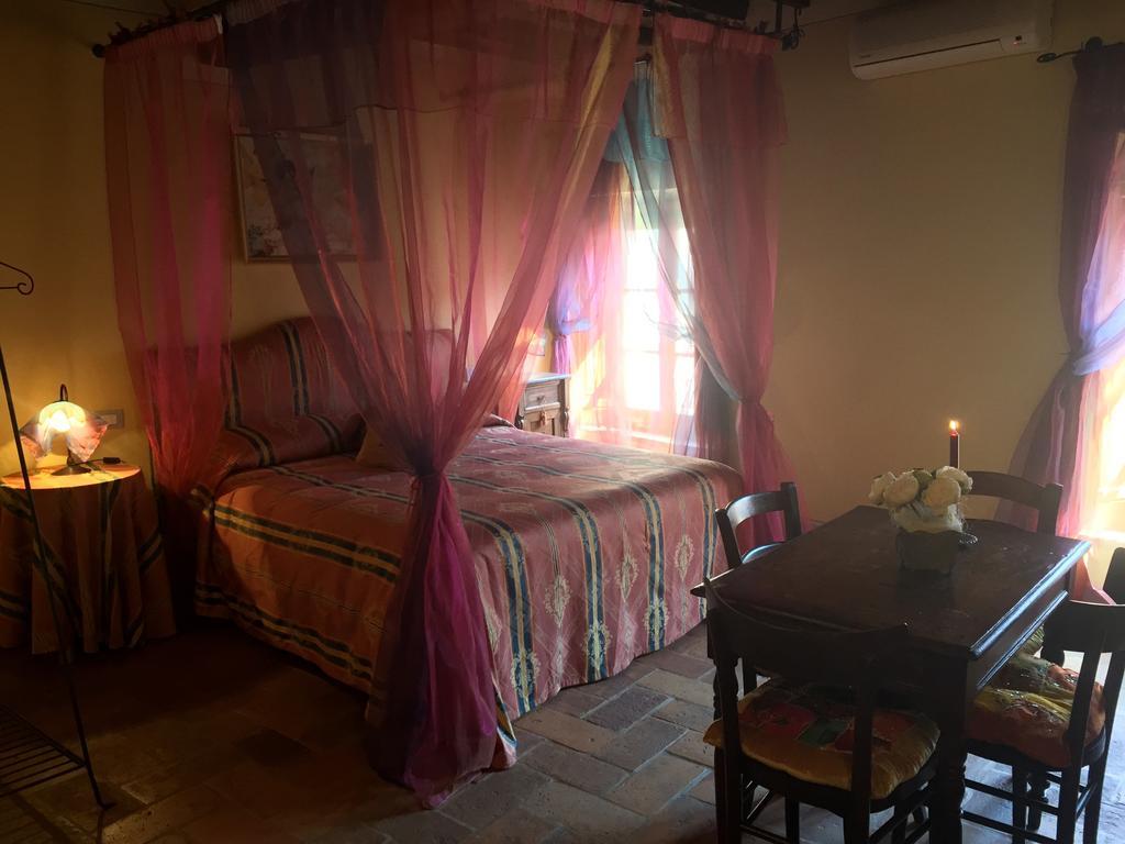 La Città Ideale Suites Pienza Camera foto